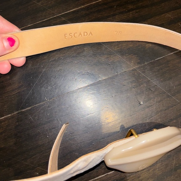 Escada Beige Belt with Pearl Accent - Picture 6 of 10